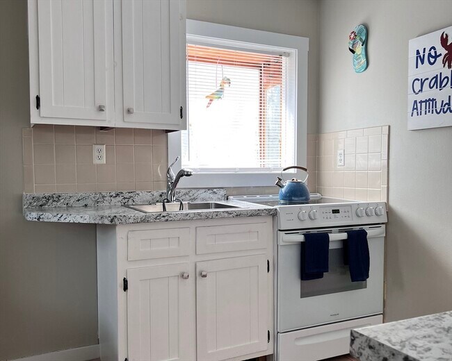 Building Photo - 11 Wallace Point Rd