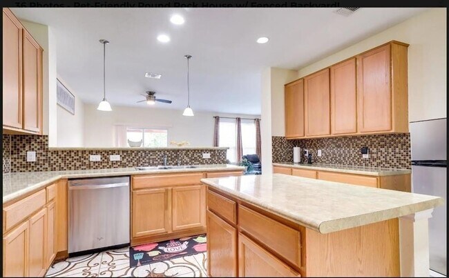 Building Photo - 1109 Renaissance Trail