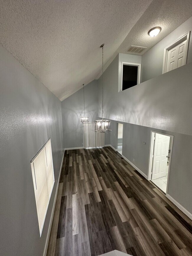 Building Photo - Fully renovated 3/2 Single-Family Home Available for Immediate rent!