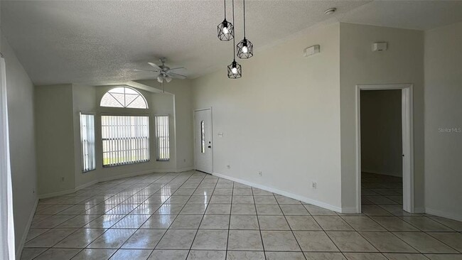 Building Photo - 2415 Harbor Town Dr