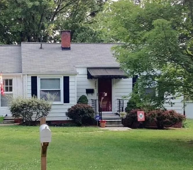 Primary Photo - 2803 Robin Hood Dr