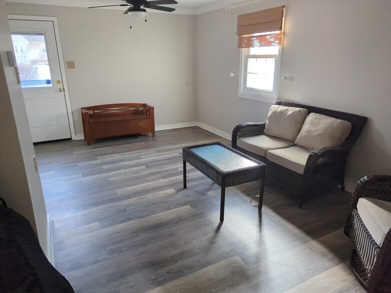 Building Photo - 89 Hedgerow Dr