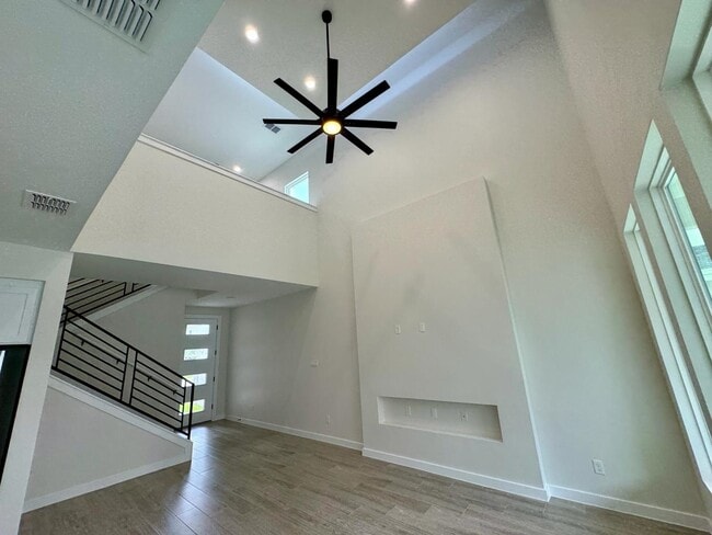 Building Photo - 7511 Cresta Bella St