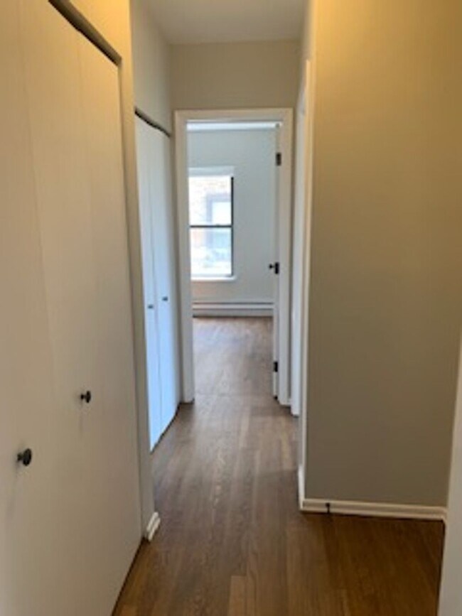 Building Photo - Rogers Park Three Bedroom/Two Bath New Renovation