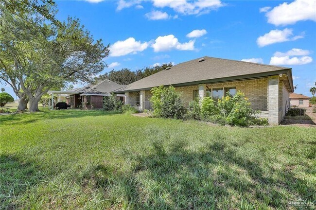 Building Photo - 20 Meadow Way Dr