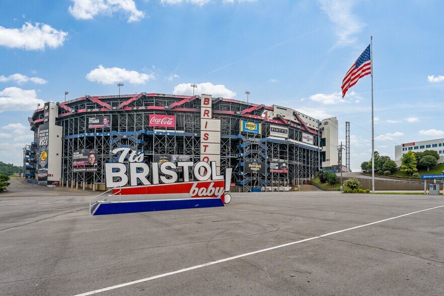 Building Photo - 120 Raceday Center Dr
