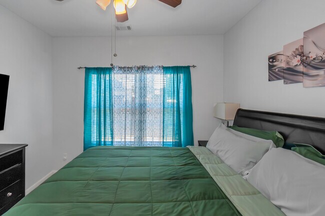 Building Photo - 3863 Pin Oak St