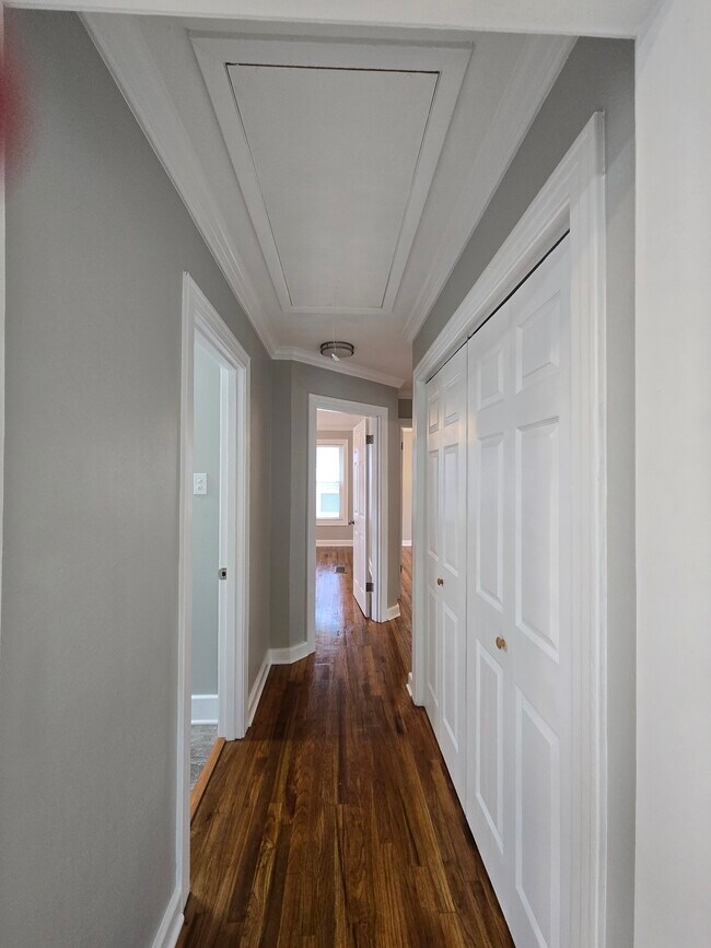 Building Photo - 2801 Oak St