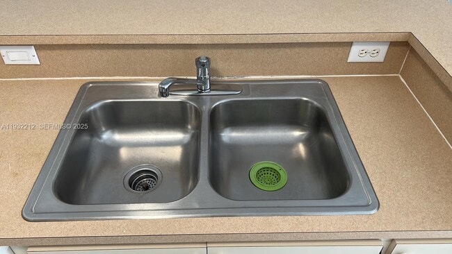 Building Photo - 7240 NW 114th Ave