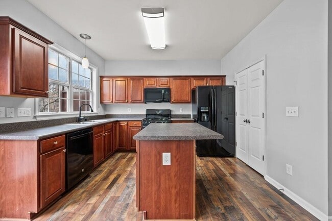 Building Photo - 1346 Thornborough Dr