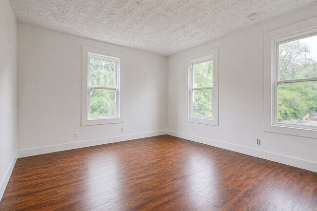 Building Photo - 2954 Central Pkwy