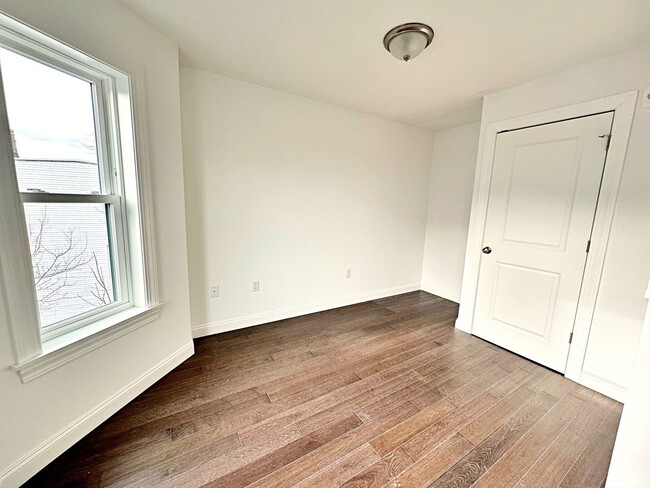 Building Photo - 33 Leyden St