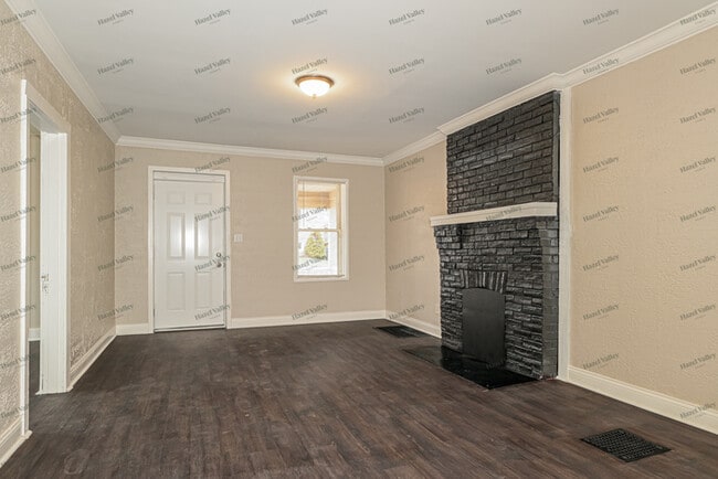 Building Photo - 2528 Leslie Ave