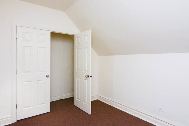 Building Photo - 3040 N Clybourn Ave