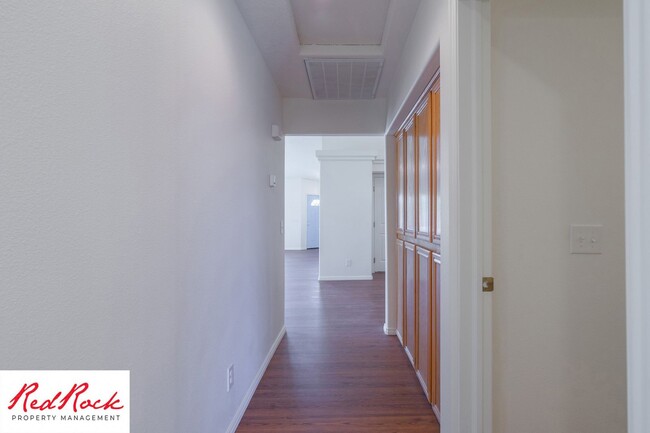 Building Photo - Remodeled 3 Bedroom Townhome with Great Vi...