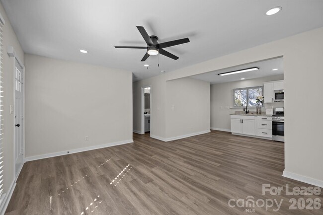 Building Photo - 801 Davenport St