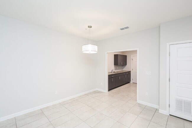 Building Photo - 7126 Rosson Rd