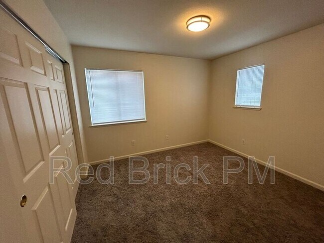 Building Photo - 456 Azalea Ct