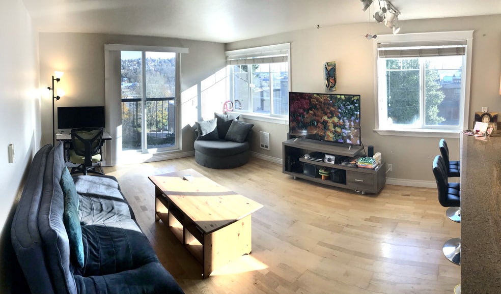 South facing Living Room - 2200 Thorndyke Ave W