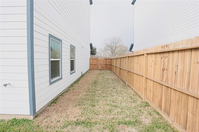 Building Photo - 10213 Ashville Dr
