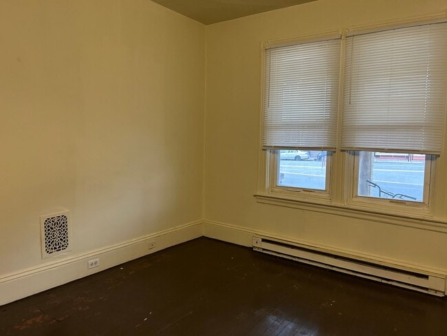 Building Photo - 684 Columbia Ave