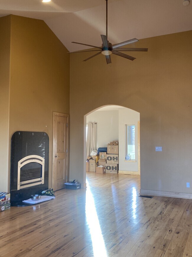 Building Photo - 115 Gold Rush Trail