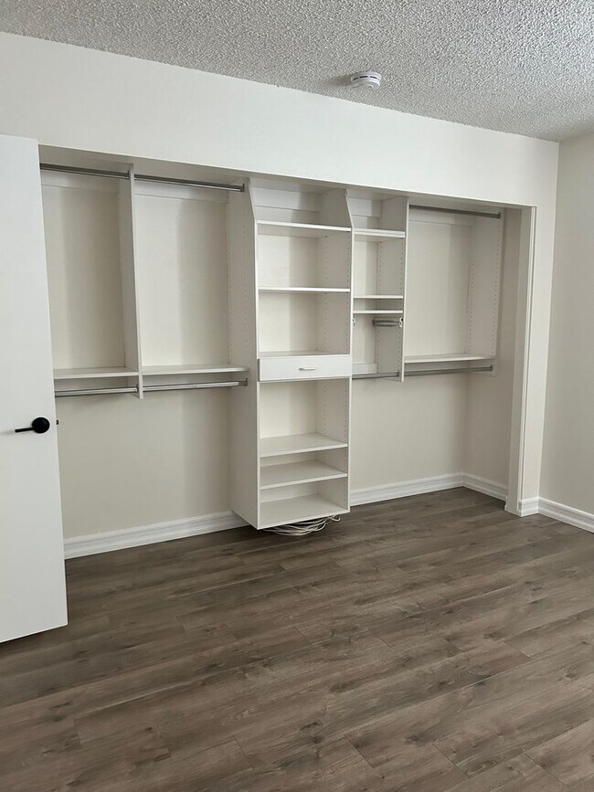 Building Photo - CHARMING 1 STORY - 2 BEDROOM HOME CLOSE TO...