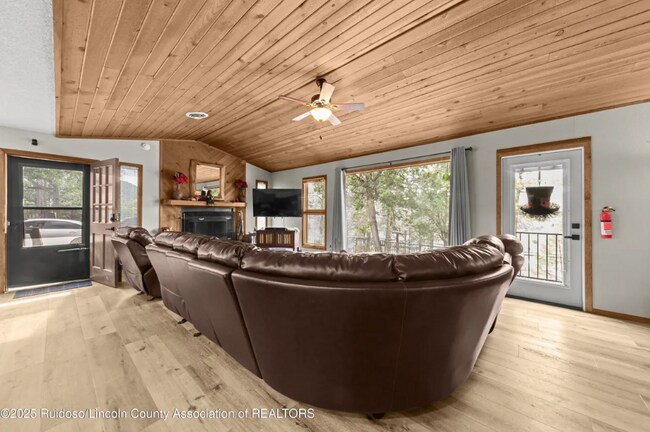 Building Photo - 119 Chaparral Dr