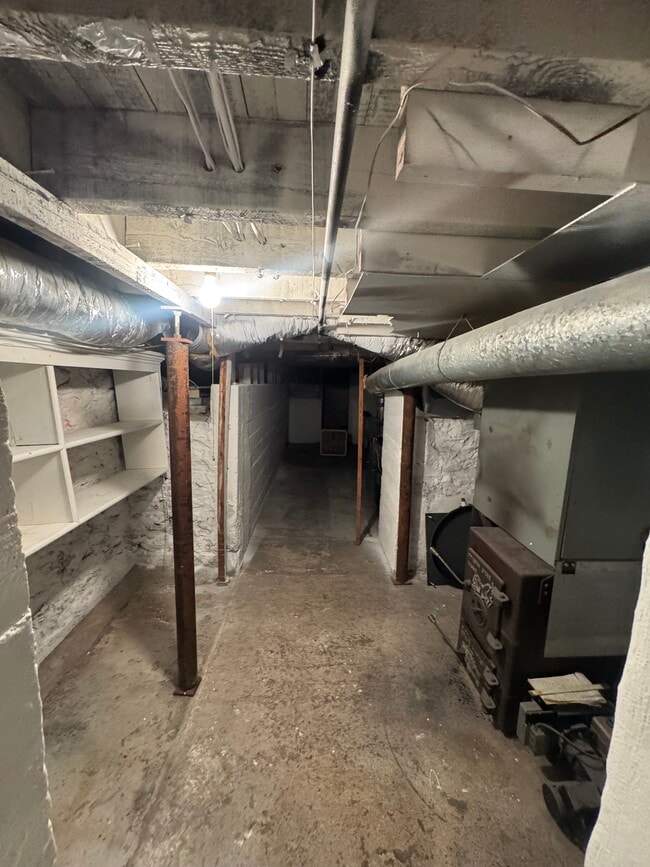 Building Photo - 257 Main St