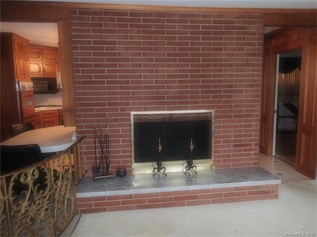 Building Photo - "Charming 3-Bedroom Oasis with 2 Full Baths – Spacious 2,295 Sq Ft Home in Charlotte's Heart!"