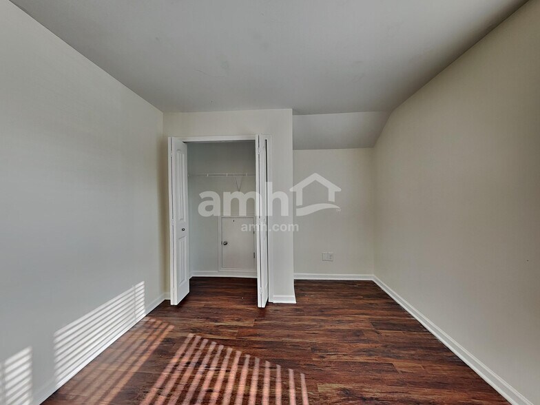 Building Photo - 4123 Oakstone Dr