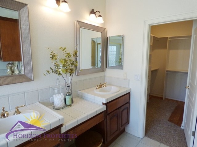 Building Photo - Modern Three-story 5 Bed 3.5 Bath 2,601 sqft Fair Oaks Home