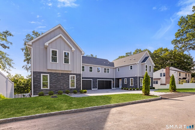 Building Photo - 10 Highland Pl