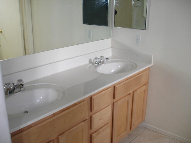 Building Photo - 1225 N 36th St