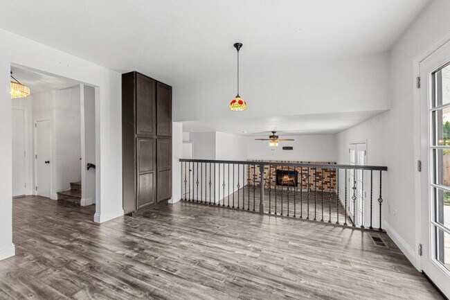 Building Photo - 7085 Valley Forge Dr