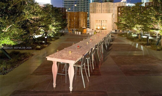 Building Photo - 495 Brickell Ave