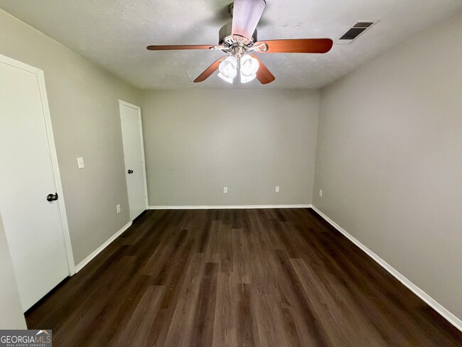 Building Photo - 5663 St Thomas Dr