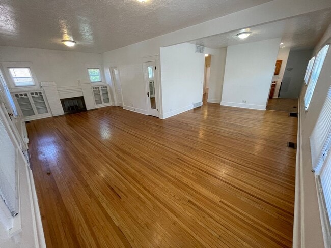 Building Photo - Available July 31st