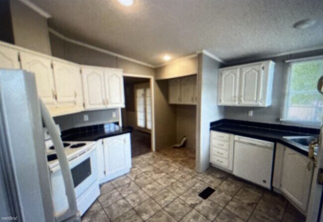 Building Photo - 3 br, 2 bath Mobile Home - Forest Estates 813