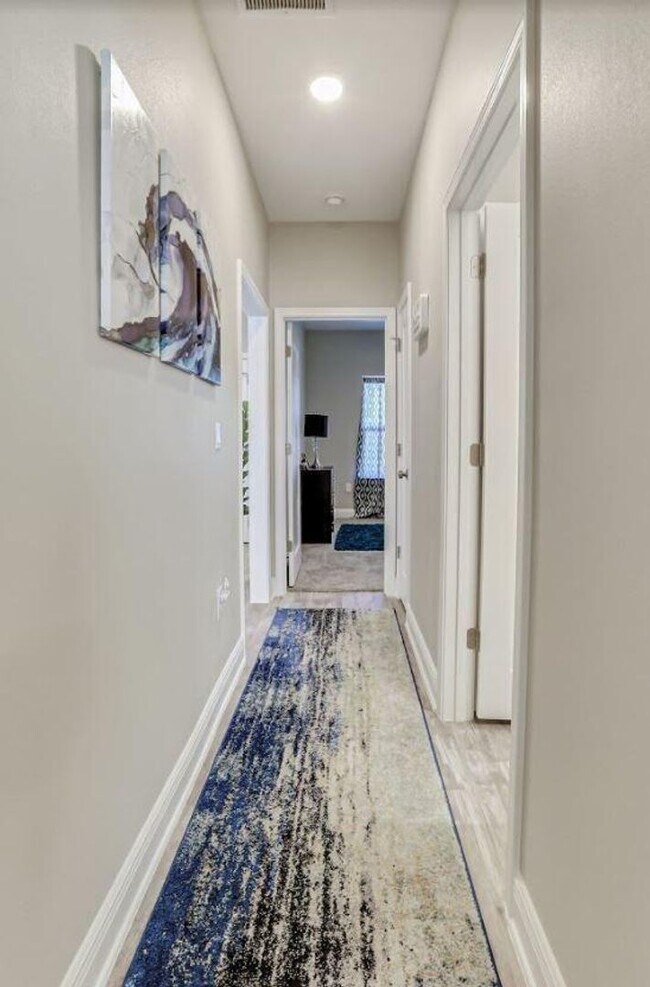 Building Photo - All Brick 4 Bedroom in Mary Esther!