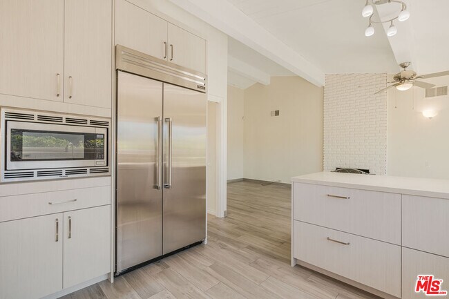 Building Photo - 1200 El Hito Cir