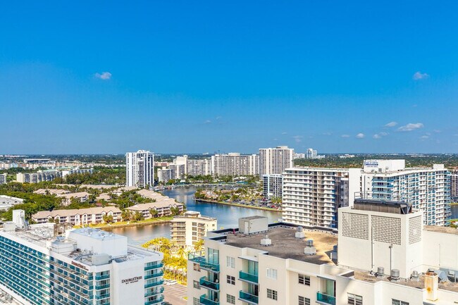 Building Photo - 4011 S Ocean Dr