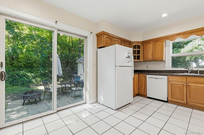 Building Photo - 15 Ferncliff Rd