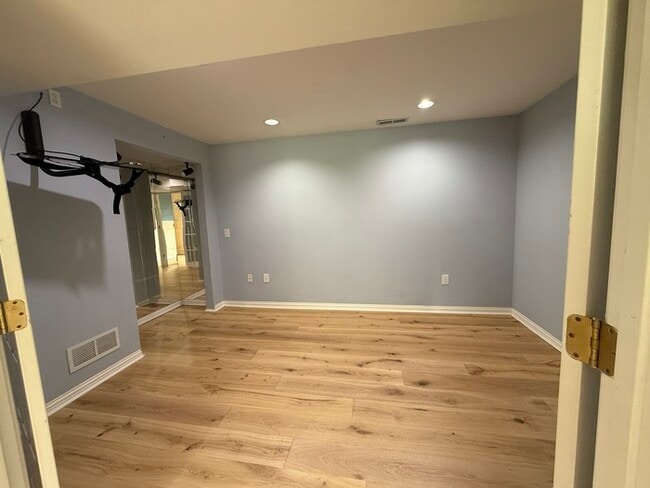 Building Photo - SIngle Family