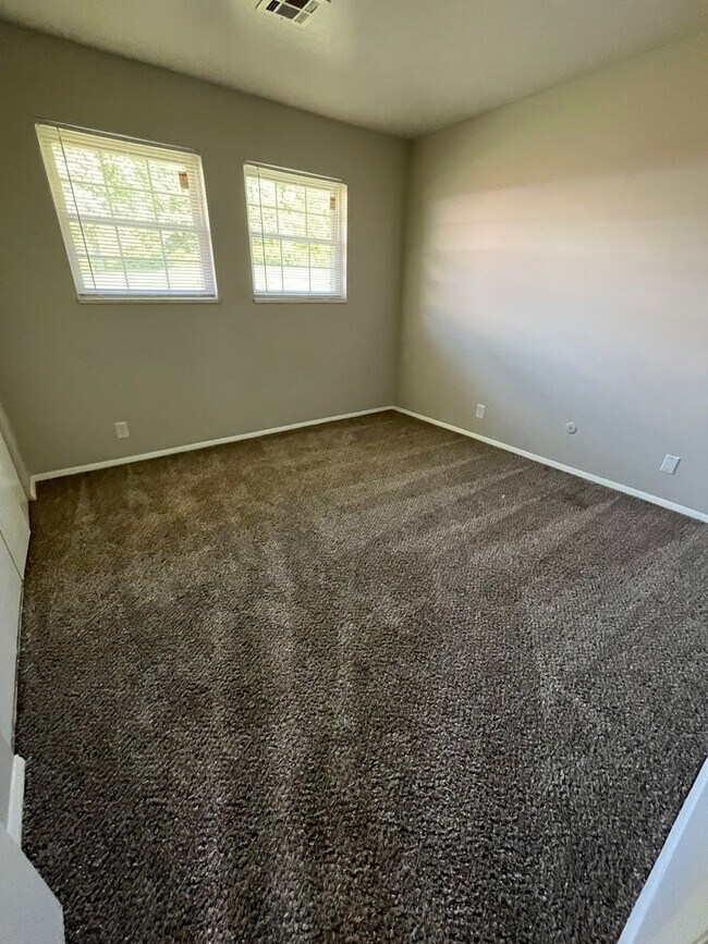 Building Photo - 4600 Rolling Ridge Ct