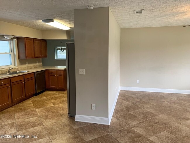Building Photo - 7751 Lisa Dr E