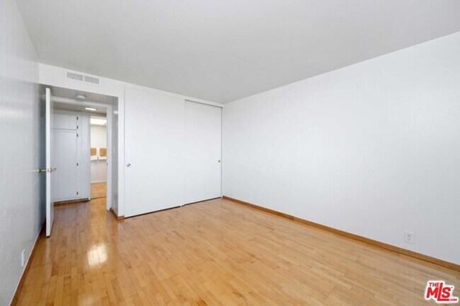 Building Photo - 10535 Wilshire Blvd