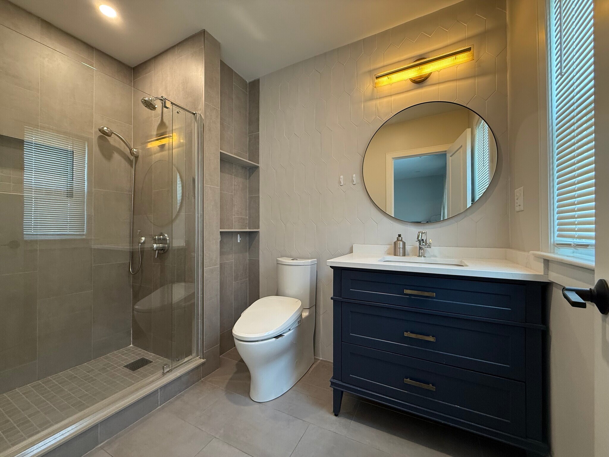 Bath 1 (Master) - 47 Governor Winthrop Rd