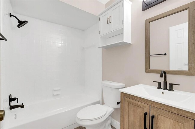 Building Photo - 1203 Hendren Dr