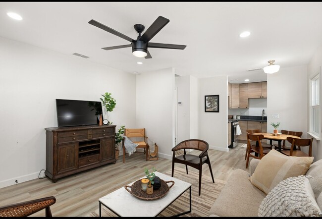 Building Photo - 2 bedrooms 1 bath home in San Diego-Imperi...